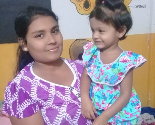 Uthayashanthi with her daughter