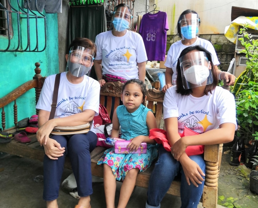 Bundles of love 2020 sponsored children happy to received their hygiene kit and gift (11)